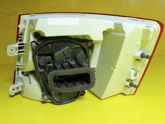 Фонарь левый для Skoda Octavia A7 Tour на фотографиях