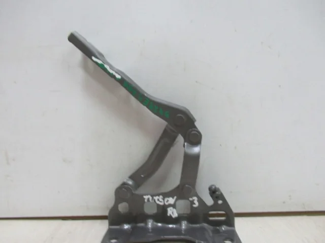 Петля капота правая для Hyundai Tucson TL rest 2018-2021 на фотографиях