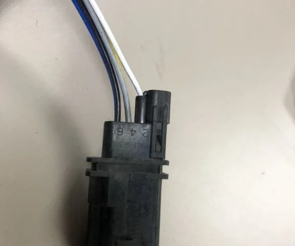 Лямбда-зонд (верхний) для Audi A6 C6 Avant 2004-2011 на фотографиях