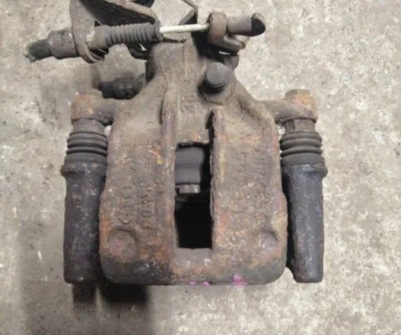 Суппорт задний правый для Audi A4 B7 Avant 2004-2008 на фотографиях