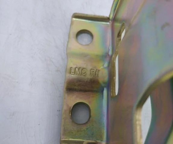 Петля капота правая для Hyundai ix35 1 2009-2013 на фотографиях