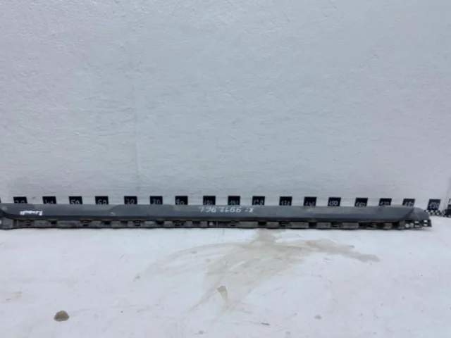 Накладка порога левая для Renault Duster HM 2020+ на фотографиях