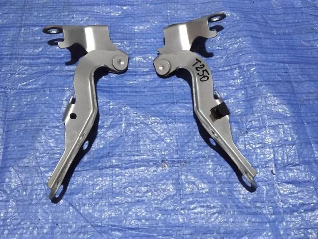 Петля капота левая для Toyota Avensis Седан T250 2003-2008 на фотографиях