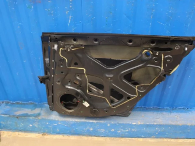 Двери для Audi A4 B7 Avant 2004-2008 на фотографиях