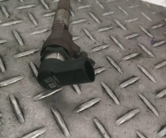 Форсунка топливная для Ford Galaxy CD340 2006-2015 на фотографиях