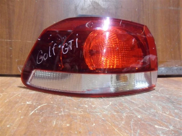 Фонарь подсветки номера правый для Volkswagen Passat Variant (B6, Typ 3C) 2004-2010 на фотографиях