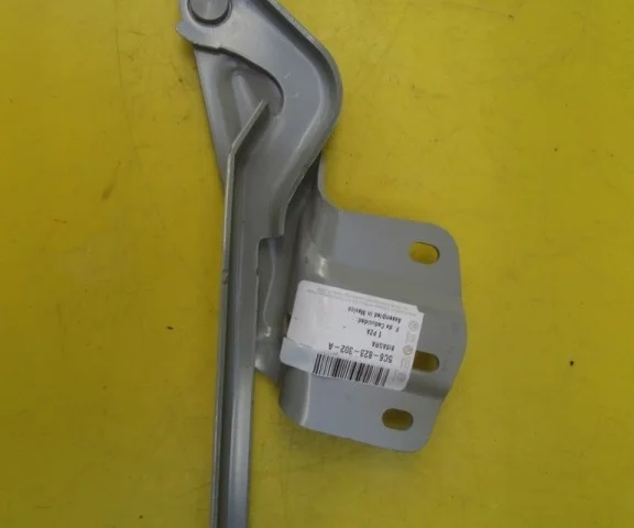 Петля капота правая для Volkswagen Jetta 6 2010-2019 на фотографиях