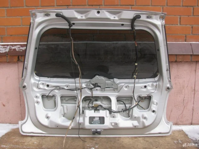 Крышка багажника для Suzuki SX4 2006-2009 на фотографиях