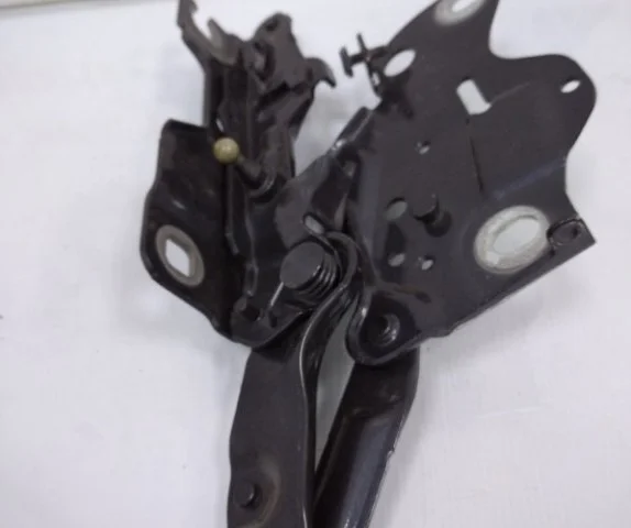 Петля капота левая для BMW X5 G05 2018+ на фотографиях