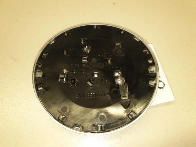 Эмблема на капот для Skoda Octavia A7 Tour на фотографиях