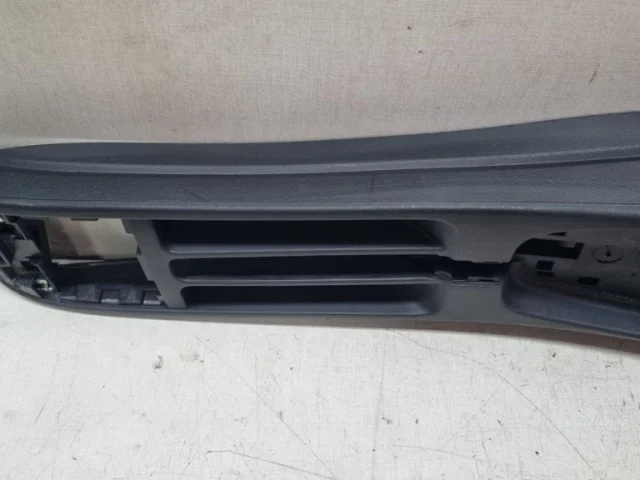 Крышка подлокотника для Volkswagen Polo V (6R) 2009-2014 на фотографиях