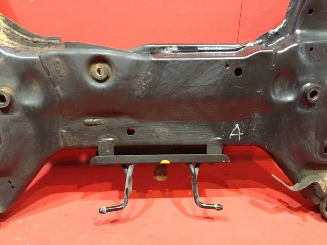 Подрамник двигателя для Ford Galaxy CD340 2006-2015 на фотографиях