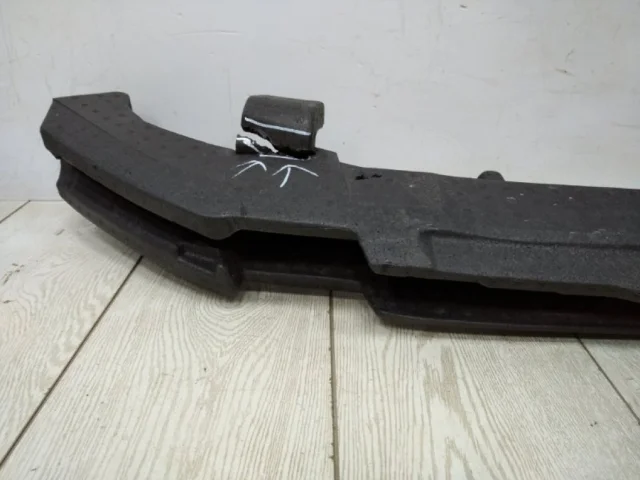 Усилитель переднего бампера для Renault Duster HM 2020+ на фотографиях