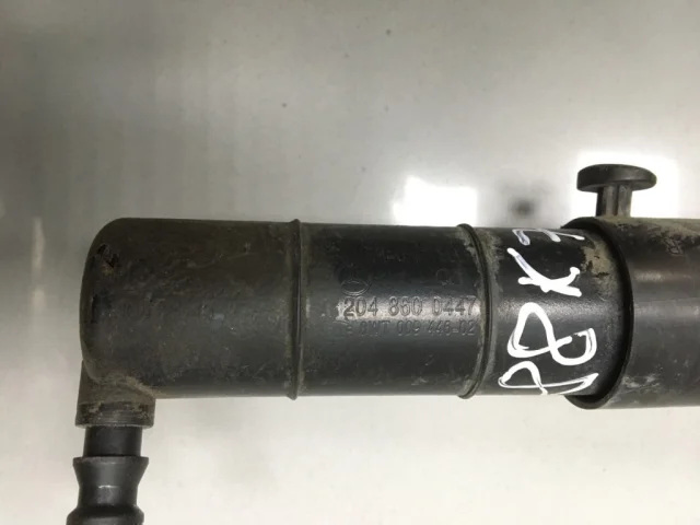 Форсунка фароомывателя правая для Mercedes-Benz C class C204 2008-2015 на фотографиях