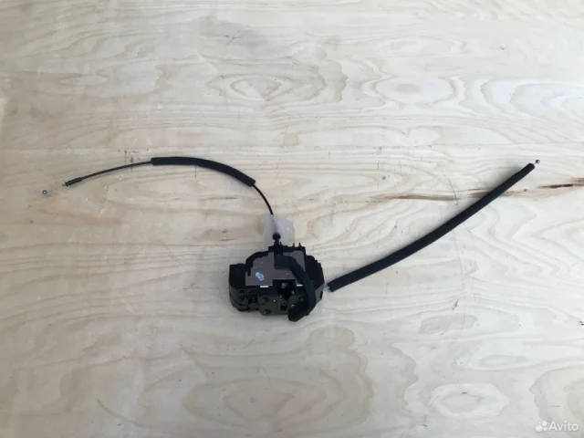 Уплотнитель передней правой двери для Nissan Qashqai J10 2006-2013 на фотографиях