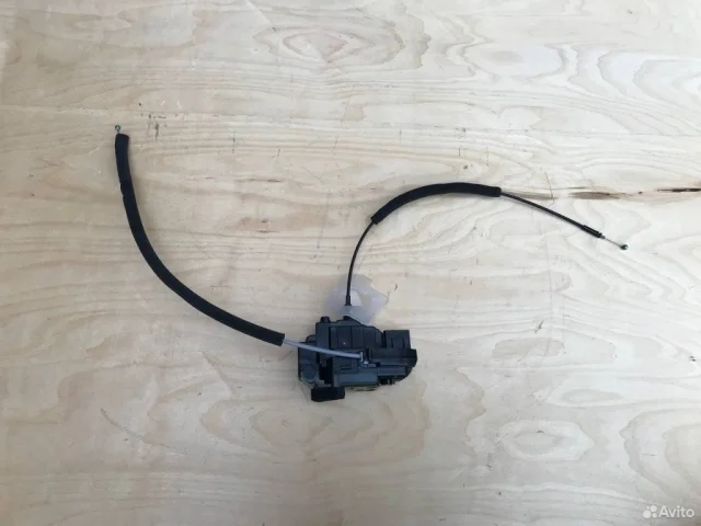 Уплотнитель передней правой двери для Nissan Qashqai J10 2006-2013 на фотографиях