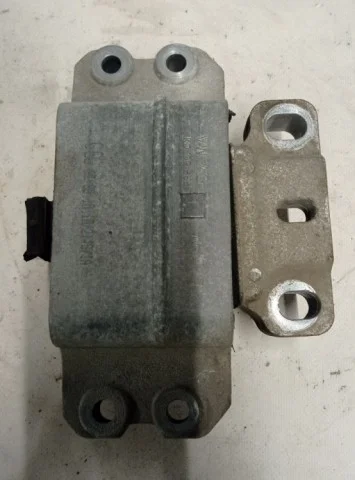 Опора двигателя передняя левая верхняя для Volkswagen Jetta 5 1K 2005-2010 на фотографиях