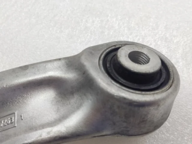 Рычаг задний правый нижний для Volkswagen Touareg III (CR) 2018+ на фотографиях