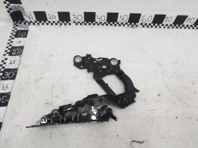 Петля капота левая для BMW 3er G20 2018+ на фотографиях