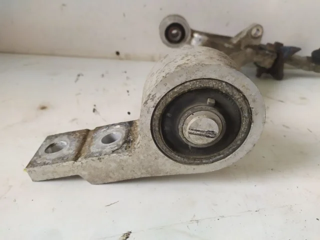 Качающийся рычаг правый для Nissan X-Trail T30 RU 2001-2007 на фотографиях