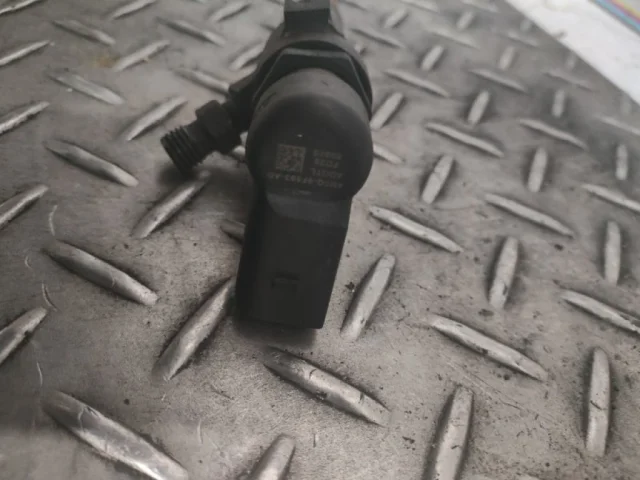 Форсунка топливная для Ford Galaxy CD340 2006-2015 на фотографиях