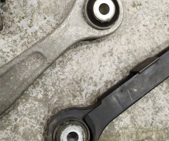 Рычаг задний правый нижний для Mercedes-Benz S class W220 1998-2005 на фотографиях