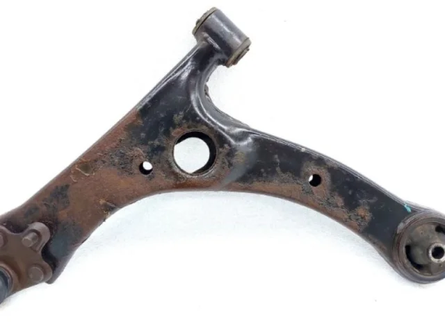 Рычаг передний левый нижний для Toyota Avensis Седан T250 2003-2008 на фотографиях