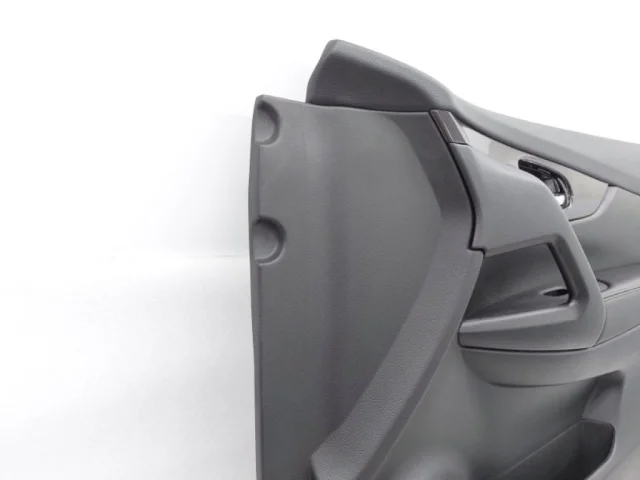 Уплотнитель передней правой двери для Nissan X-Trail T32 JDM 2013-2022 на фотографиях