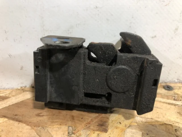 Фиксатор стойки капота для Mercedes-Benz GLK class X204 2008-2016 на фотографиях