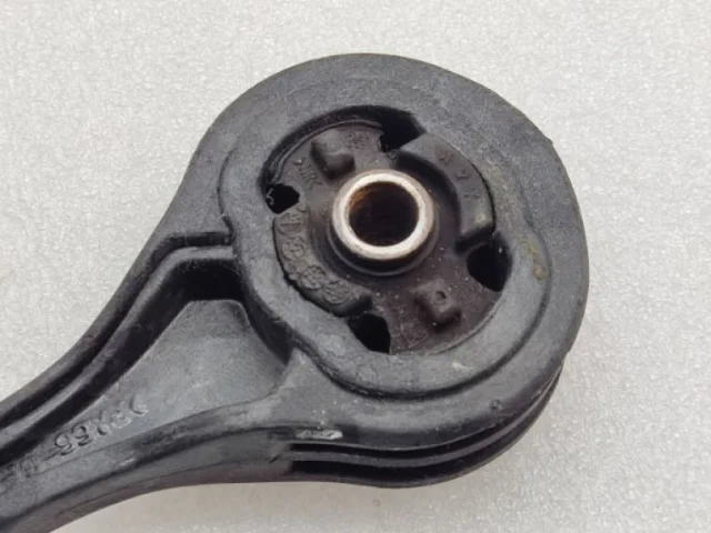 Опора двигателя передняя левая верхняя для Subaru Forester SJ 2013-2016 на фотографиях