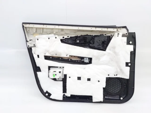 Уплотнитель передней правой двери для Nissan X-Trail T32 JDM 2013-2022 на фотографиях