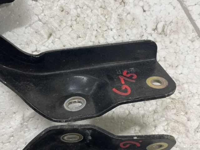 Петля капота левая для Nissan Almera G15 2012-2019 на фотографиях