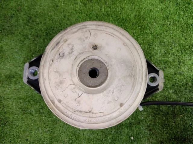 Опора двигателя передняя левая верхняя для Mercedes-Benz GL class X166 2012-2016 на фотографиях