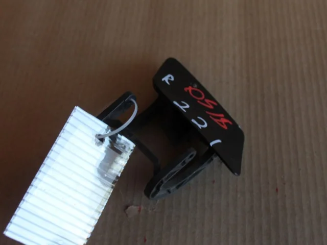 Крышка форсунки фароомывателя правая для Mercedes-Benz S class W221 2005-2013 на фотографиях