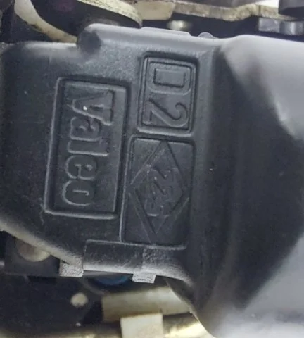 Уплотнитель передней правой двери для Renault Duster HS 2010-2015 на фотографиях