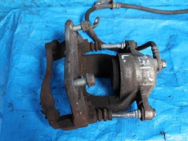 Суппорт передний левый для Toyota Avensis Седан T270 2008-2018 на фотографиях