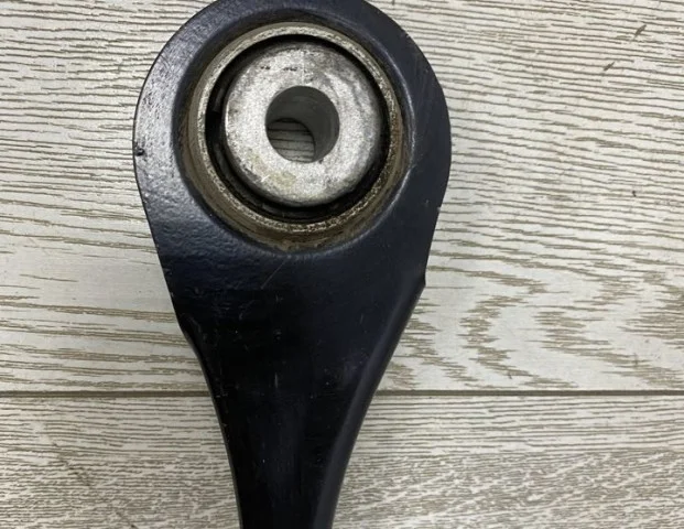 Качающийся рычаг правый для BMW X3 G01 2017-2023 на фотографиях