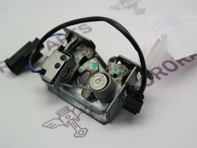 Замок капота левый для BMW X5 F15 (Ф15) 2013-2018 на фотографиях