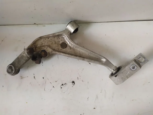 Качающийся рычаг правый для Nissan X-Trail T30 RU 2001-2007 на фотографиях