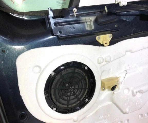 Дверь передняя правая для Peugeot 308 SW T7 2007-2014 на фотографиях