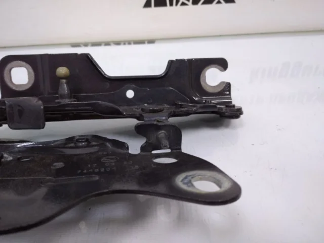 Петля капота левая для BMW X5 G05 2018+ на фотографиях