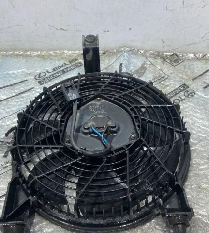 Вентилятор радиатора кондиционера для Toyota Land Cruiser 200 2007-2015 на фотографиях