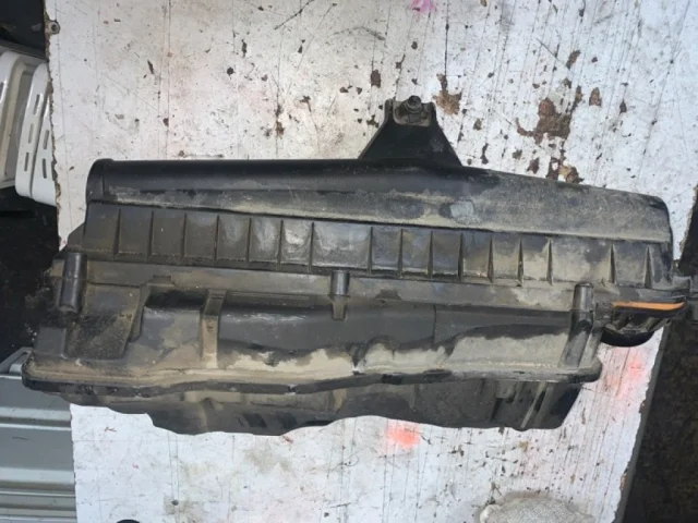 Корпус воздушного фильтра для Citroen C4 Хэтчбек 2010-2016 на фотографиях