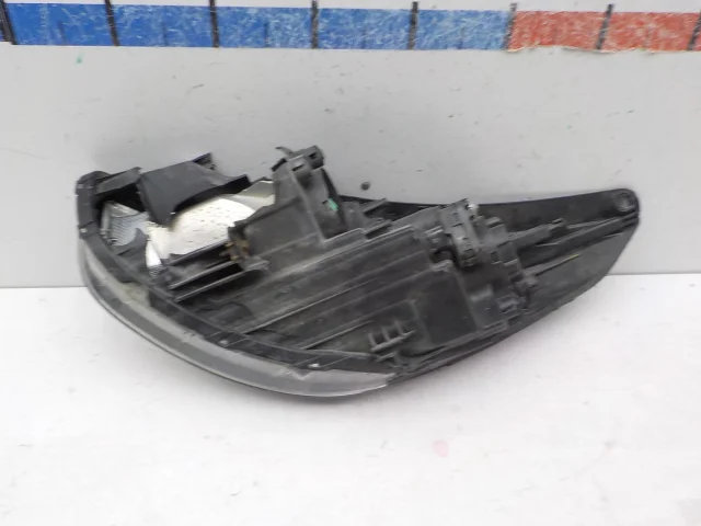 Фара правая для Hyundai Tucson LM 2009-2015 на фотографиях