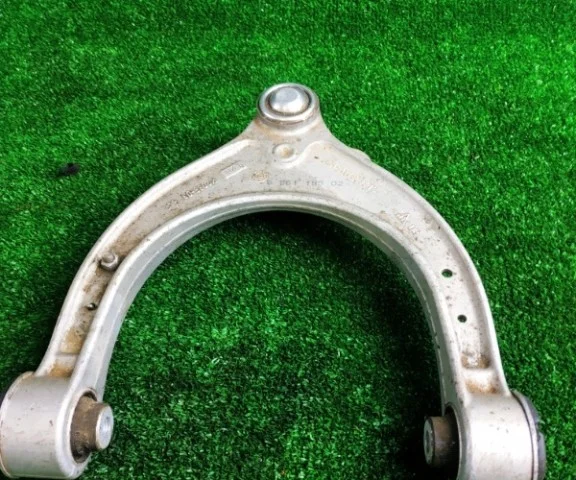 Рычаг передний правый верхний для BMW 5er G30 2016-2023 на фотографиях