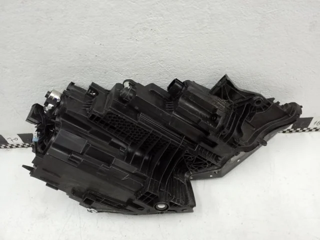 Фара ксенон левая для Audi Q8 4M 2018-2023 на фотографиях