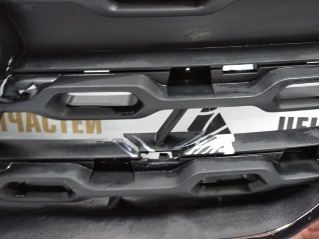 Решетка радиатора для Renault Duster HM 2020+ на фотографиях