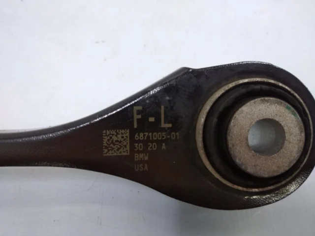 Качающийся рычаг правый для BMW X3 G01 2017-2023 на фотографиях