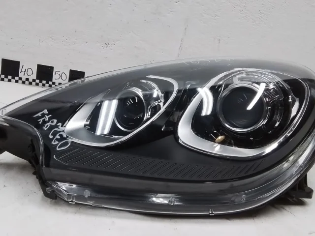 Фары для Porsche Macan 95B 2014-2023 на фотографиях