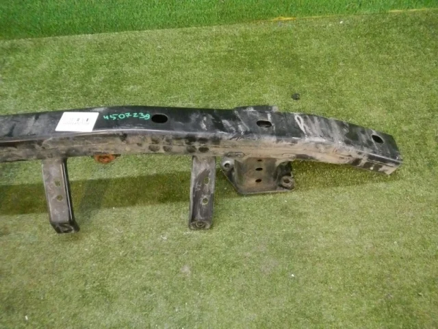 Усилитель бампера передний верхний для Infiniti QX 80 2013-2022 на фотографиях